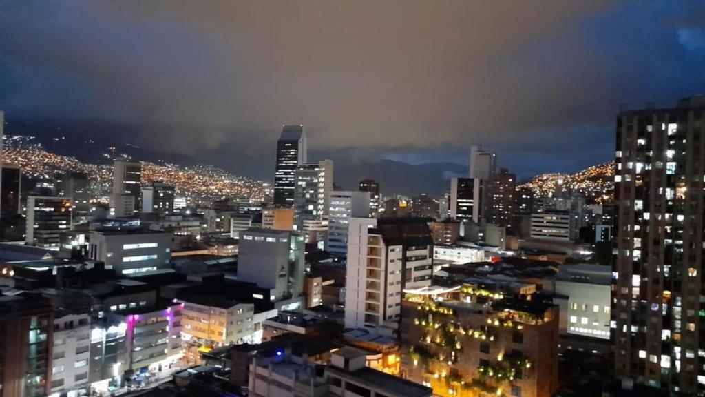 Centro! Apto San Lorenzo Downtown Apto Economico 2 Hab Parqueadero Incluido Apartment *